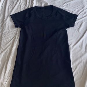 Lululemon Women’s short sleeve shirt